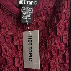 New with tags Hot Topic skulls burgundy dress. XL